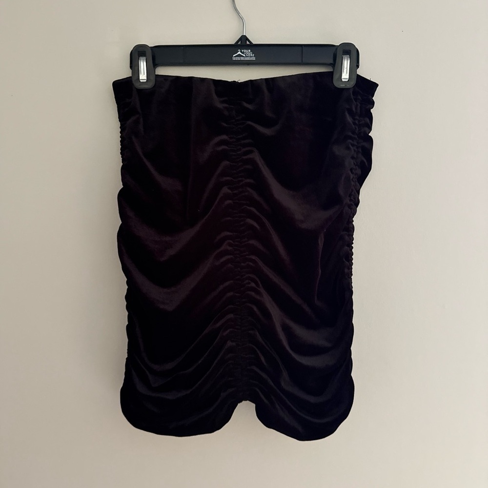 VESTIQUE NWT BLACK DRAPED VELOURS EFFECT SKIRT SIZE M. NWT